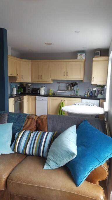 Galway City Lovely 2 Bed Apartment 외부 사진